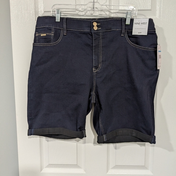 NWT Nine West Dark Wash High Rise Cuffed Bermuda Shorts in Size 20W - Picture 1 of 11